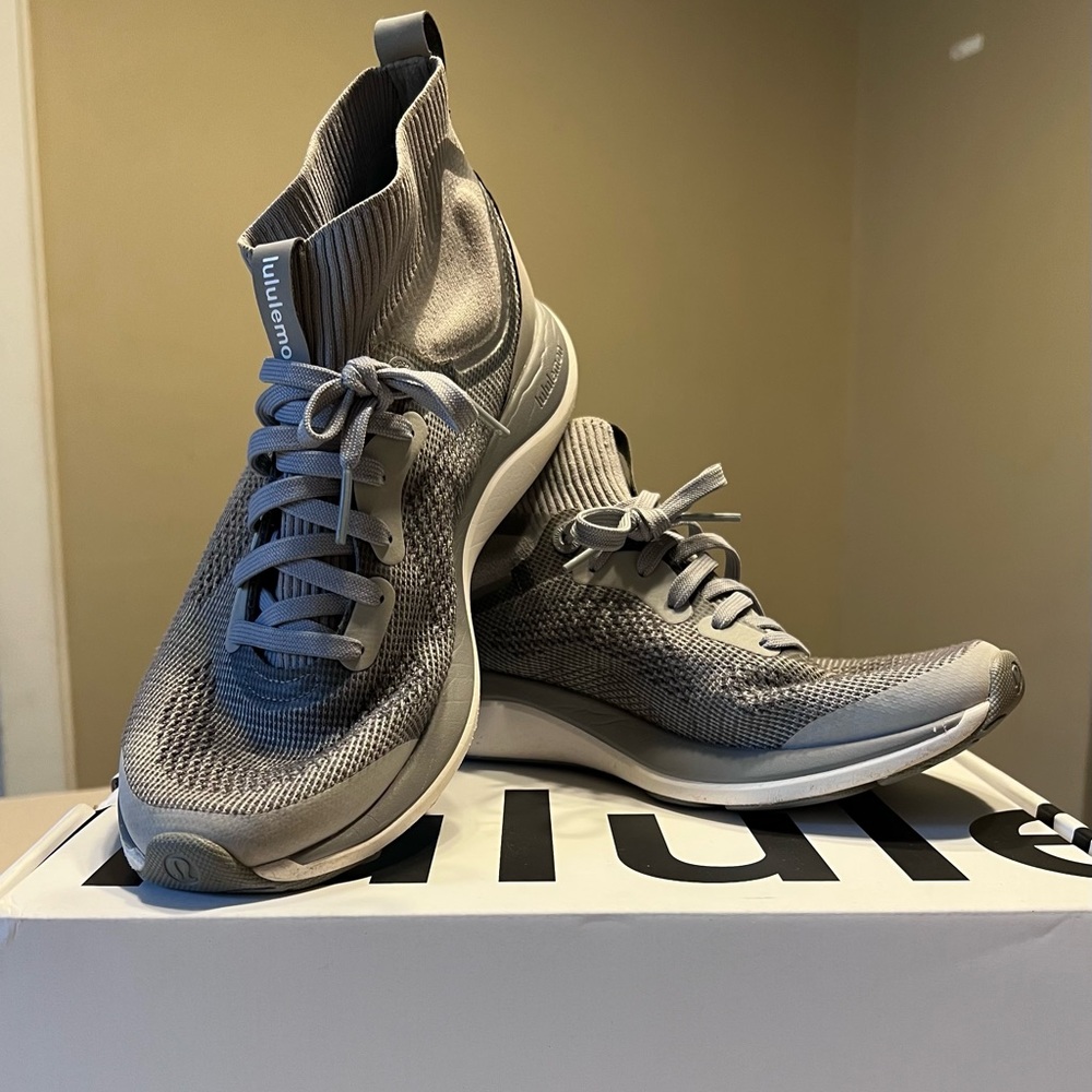 Chargefeel Mid Women's
Workout Shoe
Silver Drop/White/Anchor
Size 8
Quantity 1